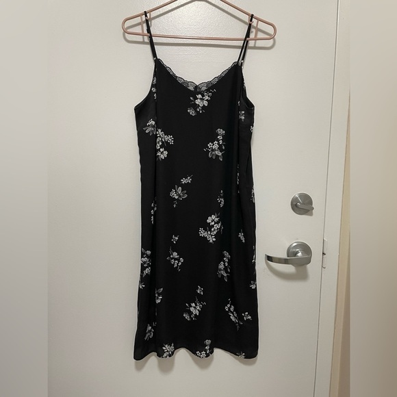 Reitmans Dresses & Skirts - Black floral dress​